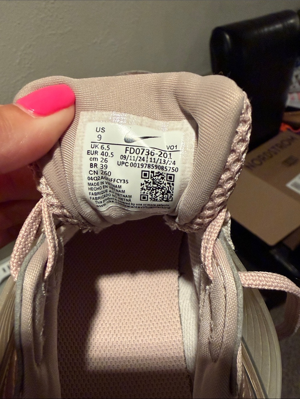 NWOT Nike V2K Run - Picture 7 of 7